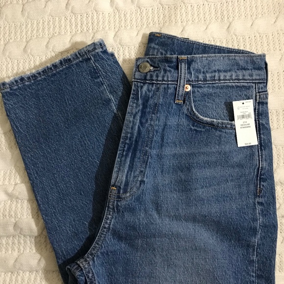 NWT Gap Sky High Rise Distressed Cheeky Straight Jeans - Picture 6 of 10